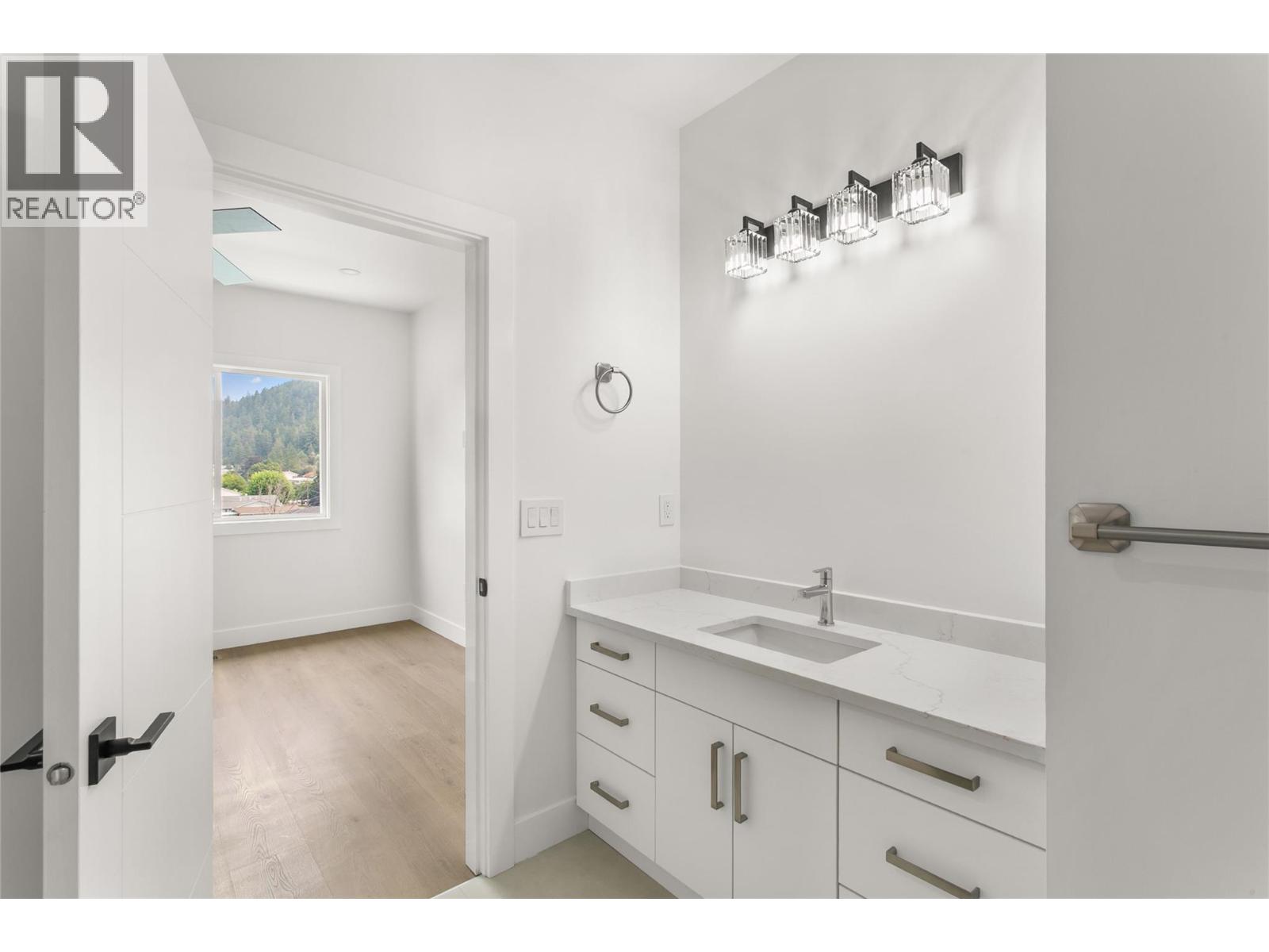  2711 Hewl Road, West Kelowna