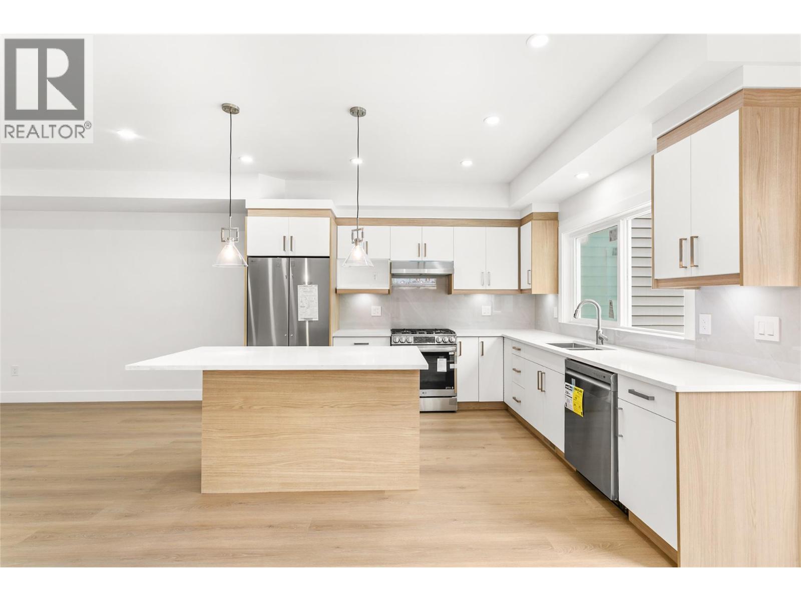  2711 Hewl Road, West Kelowna