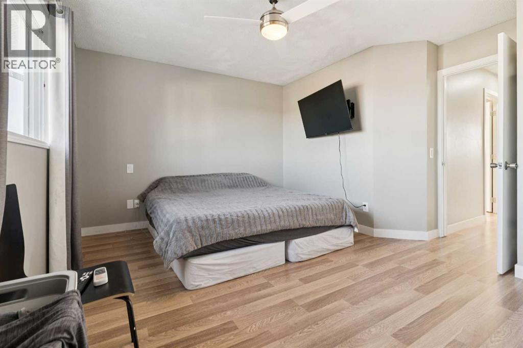 Single Family House for Sale in  Falmere Way NE Falconridge Calgary 