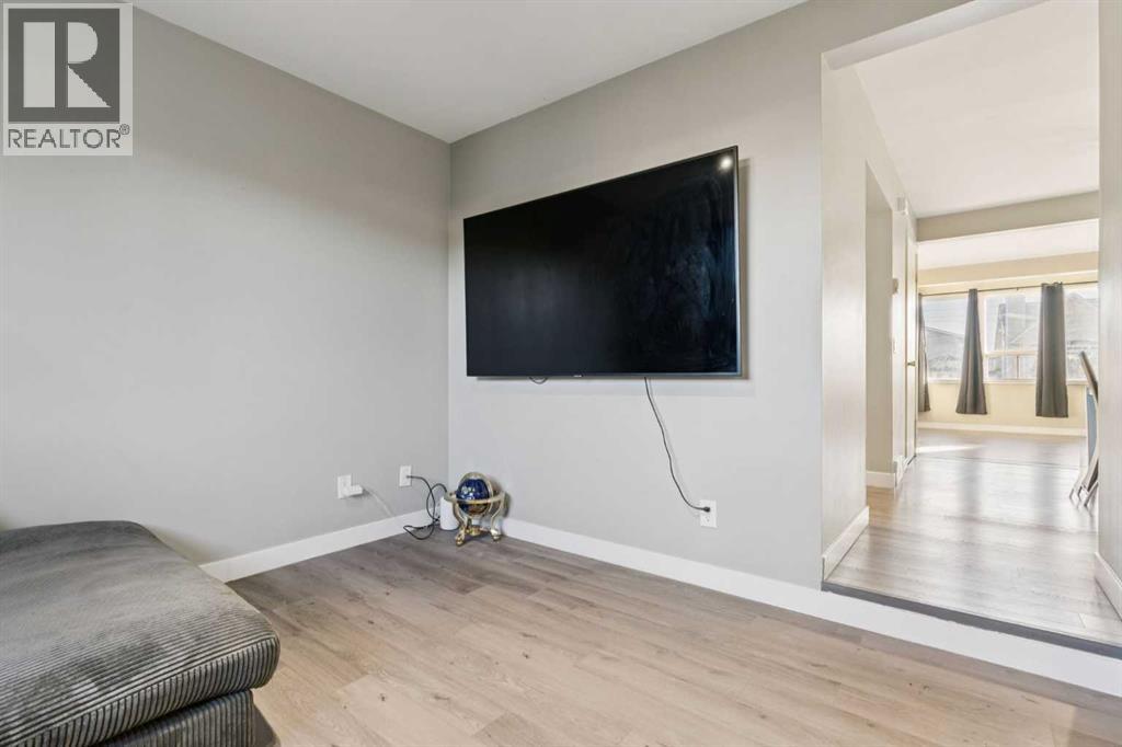 Single Family House for Sale in  Falmere Way NE Falconridge Calgary 