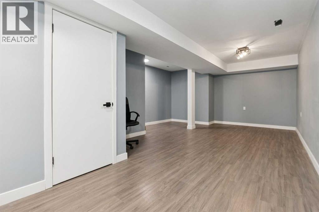 Single Family House for Sale in  Falmere Way NE Falconridge Calgary 