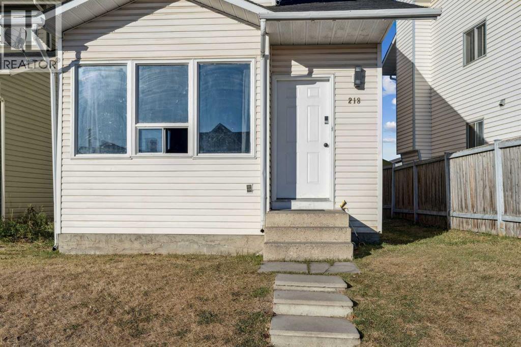 Single Family House for Sale in  Falmere Way NE Falconridge Calgary 