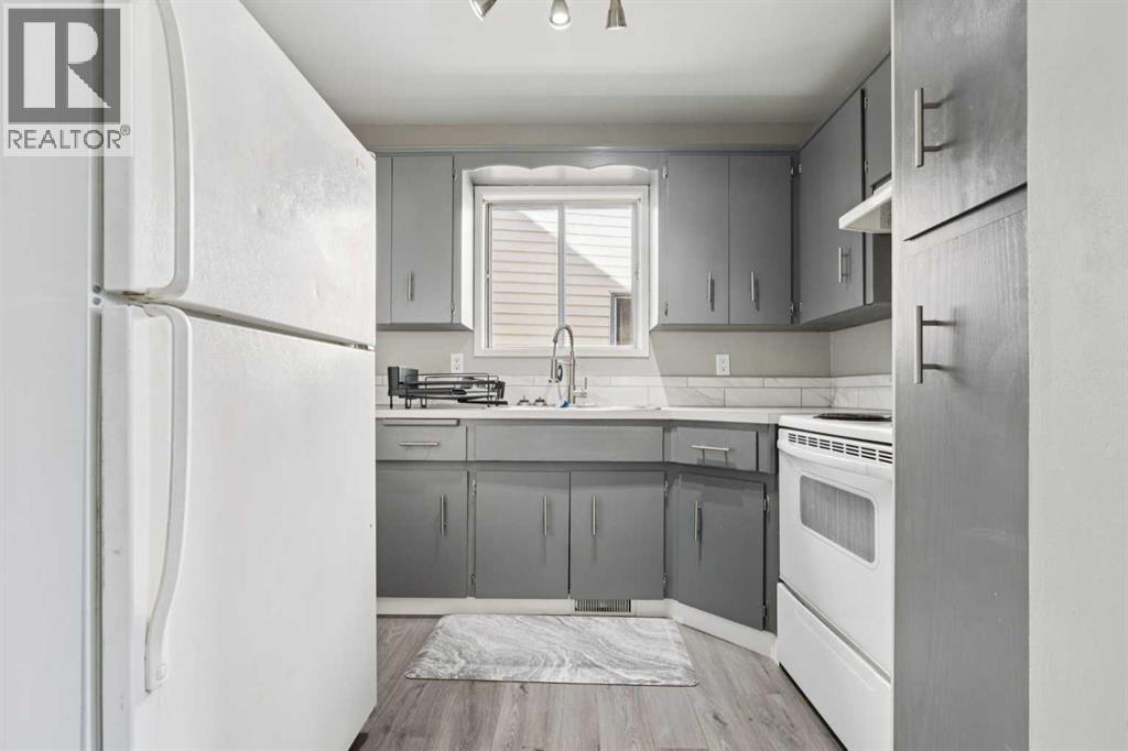 Single Family House for Sale in  Falmere Way NE Falconridge Calgary 