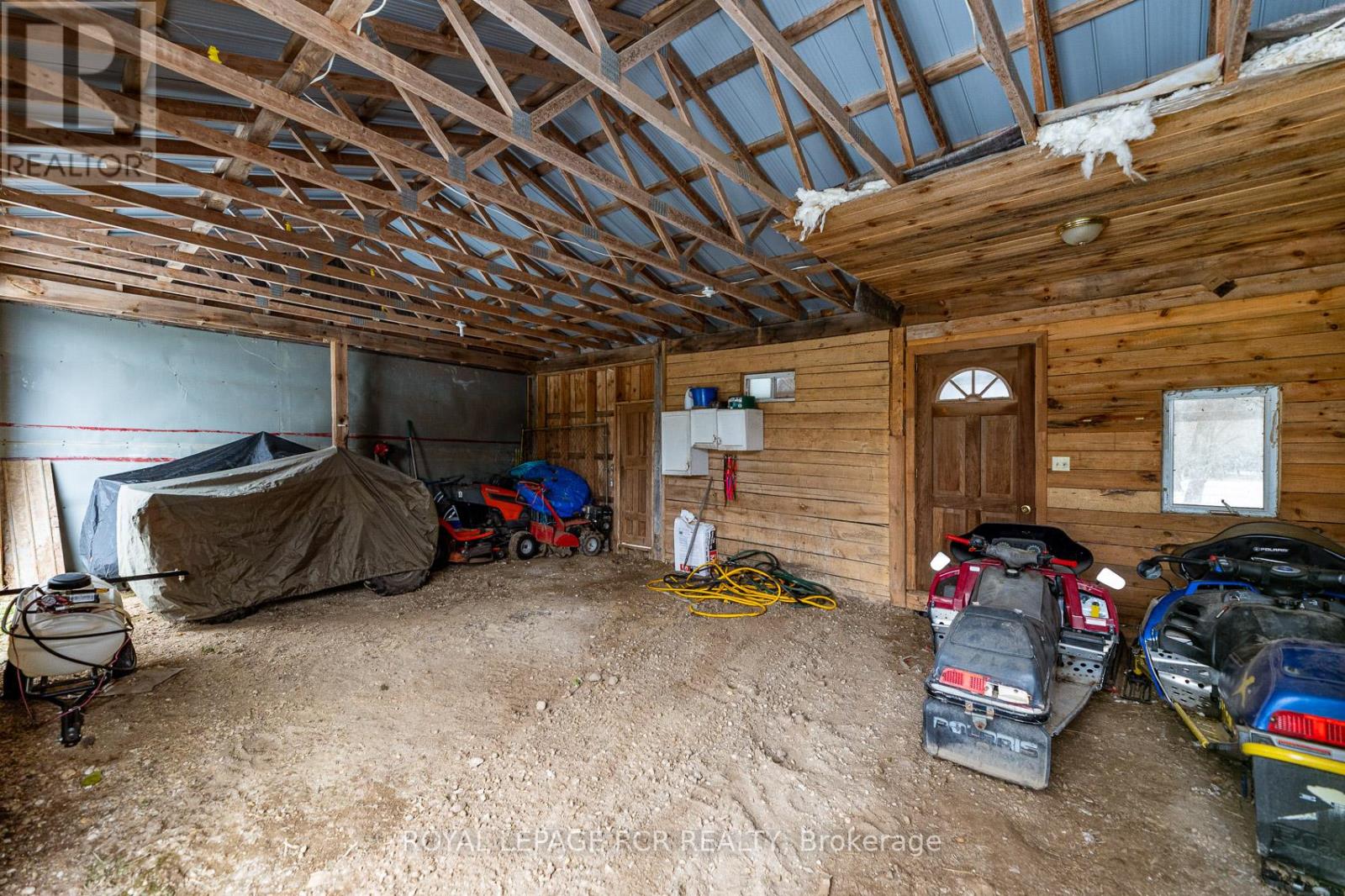 573106 SOUTHGATE SIDEROAD 57 - 24