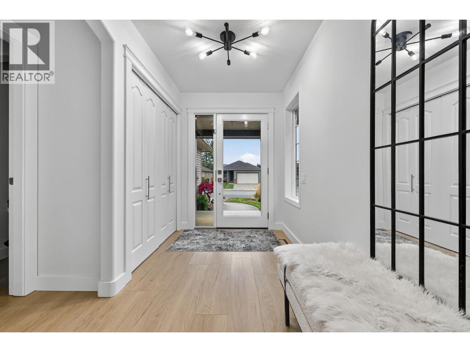  667 South Crest Drive, Kelowna