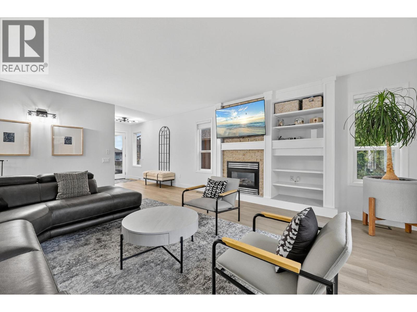  667 South Crest Drive, Kelowna