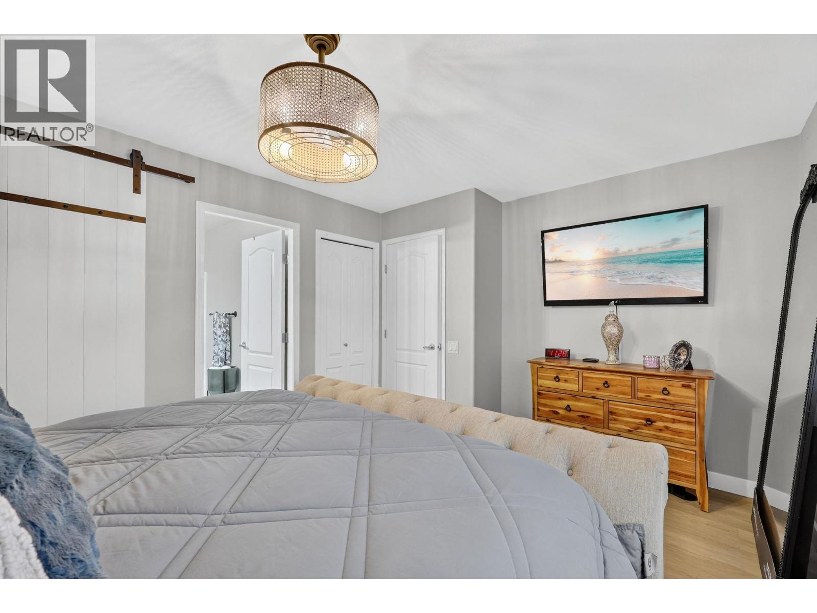  667 South Crest Drive, Kelowna