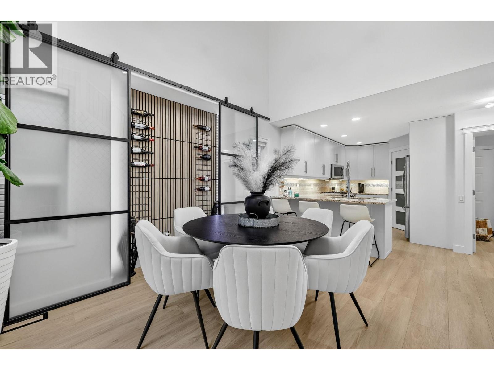  667 South Crest Drive, Kelowna