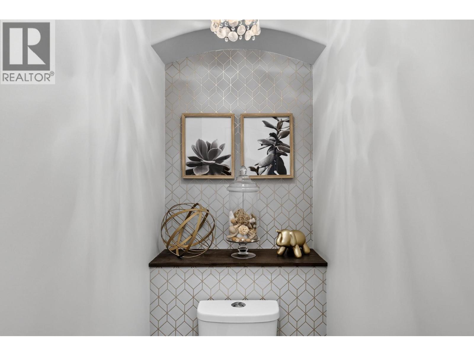  667 South Crest Drive, Kelowna