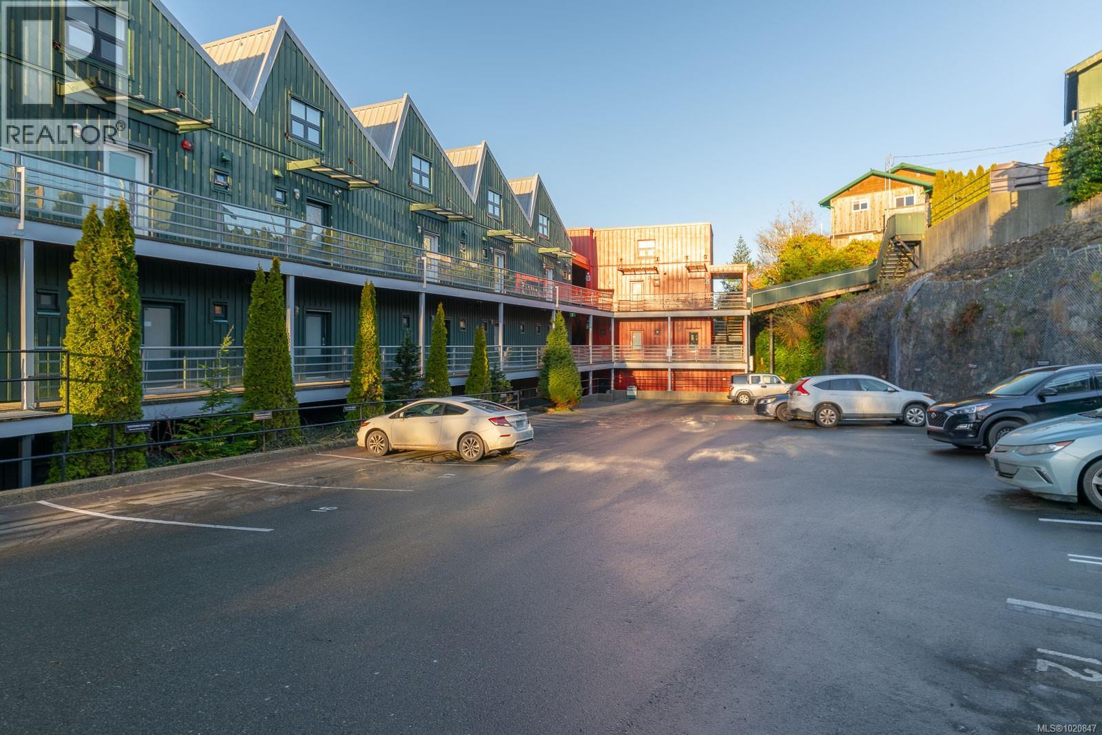 208 230 Main St, Tofino