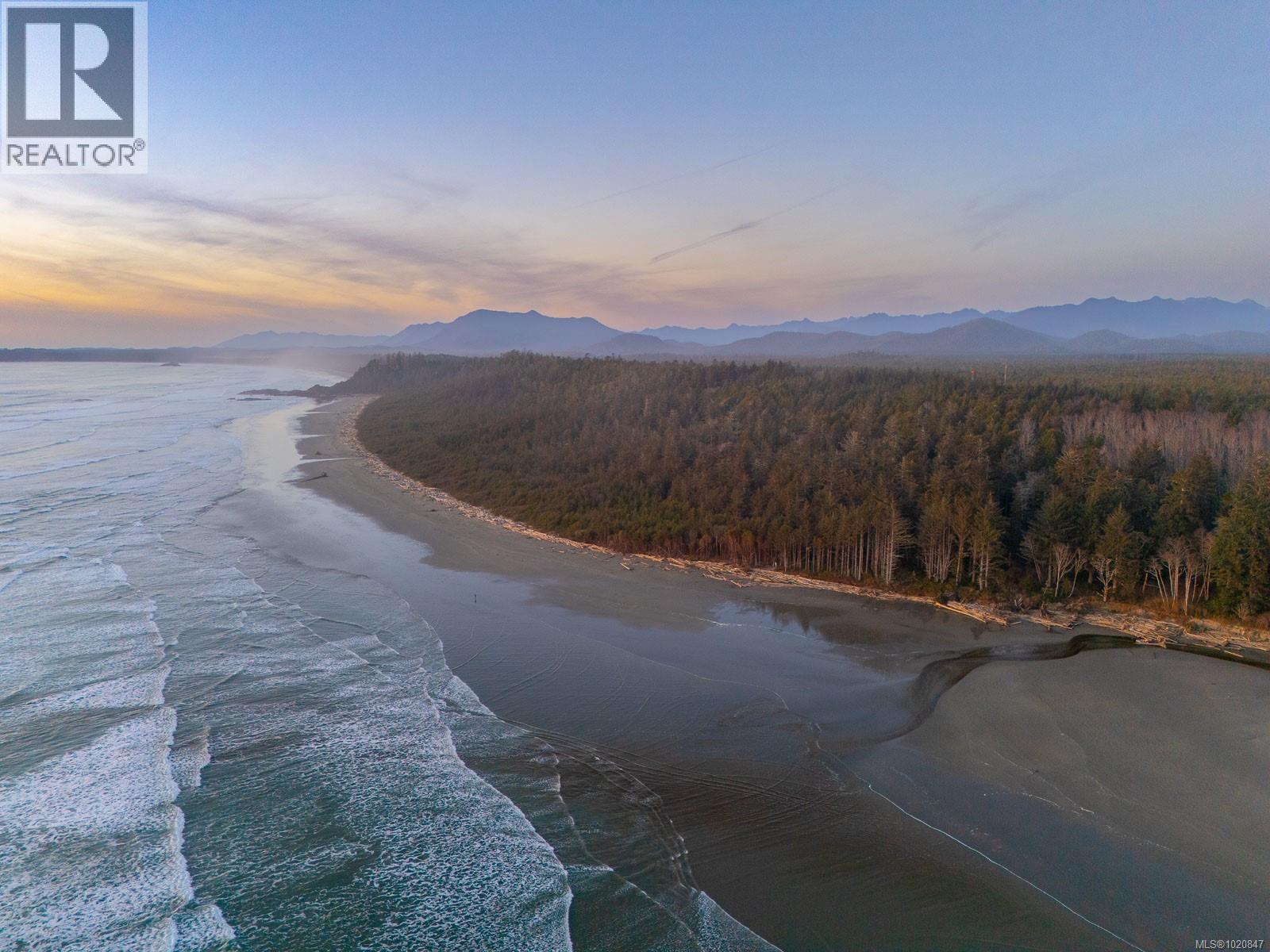 208 230 Main St, Tofino