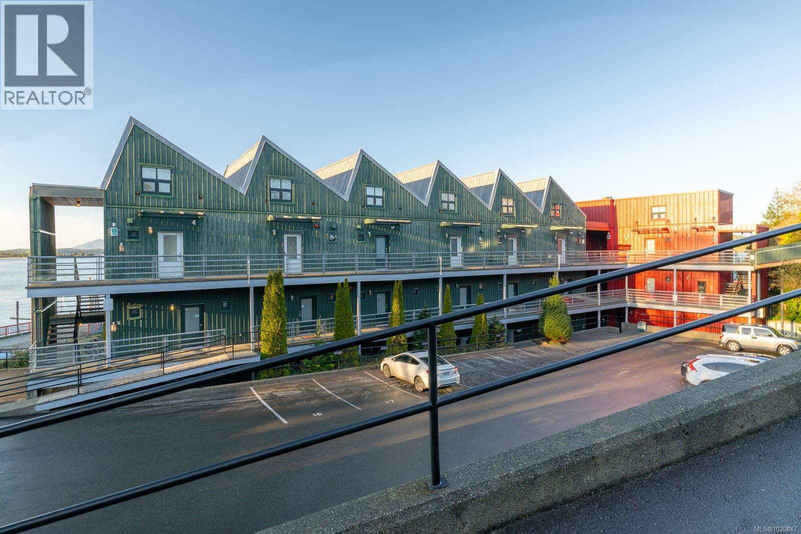 208 230 Main St, Tofino