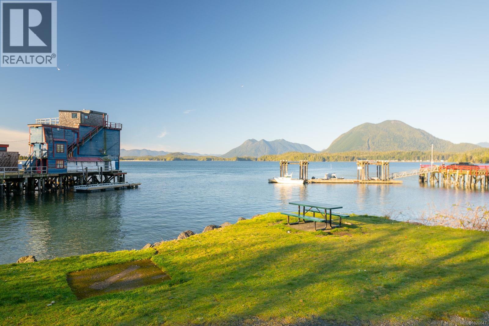 208 230 Main St, Tofino