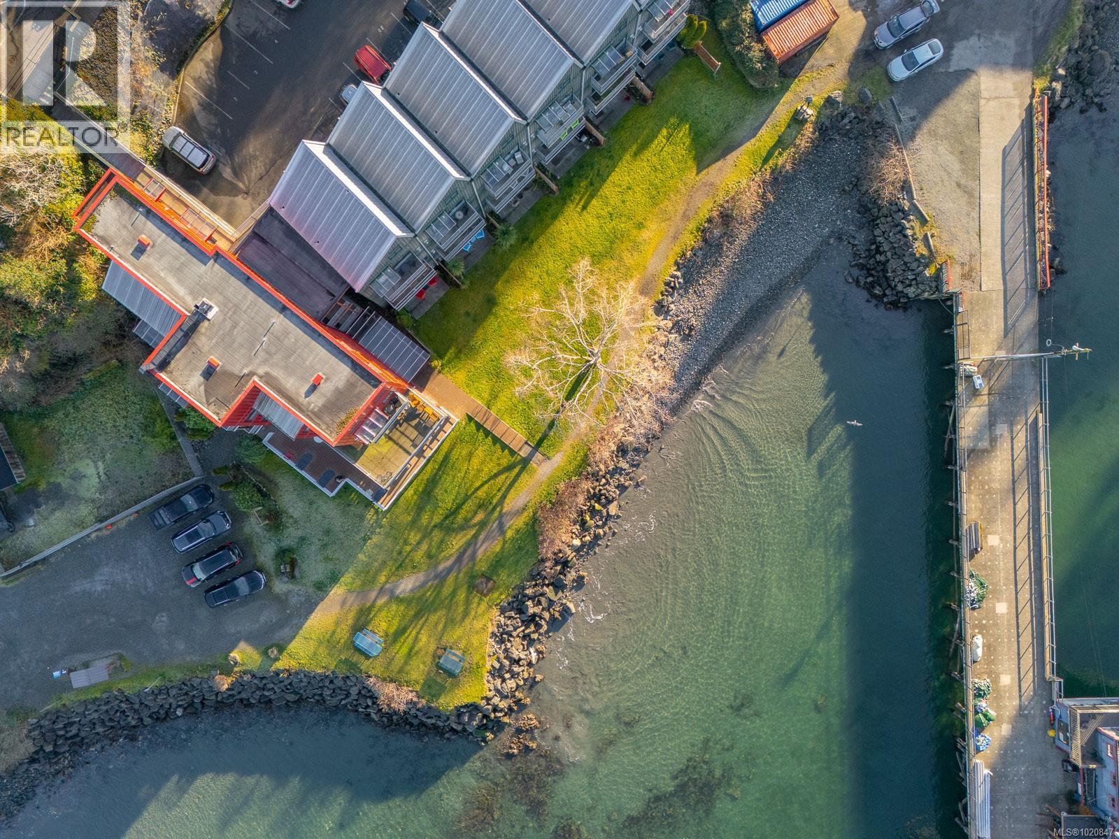 208 230 Main St, Tofino