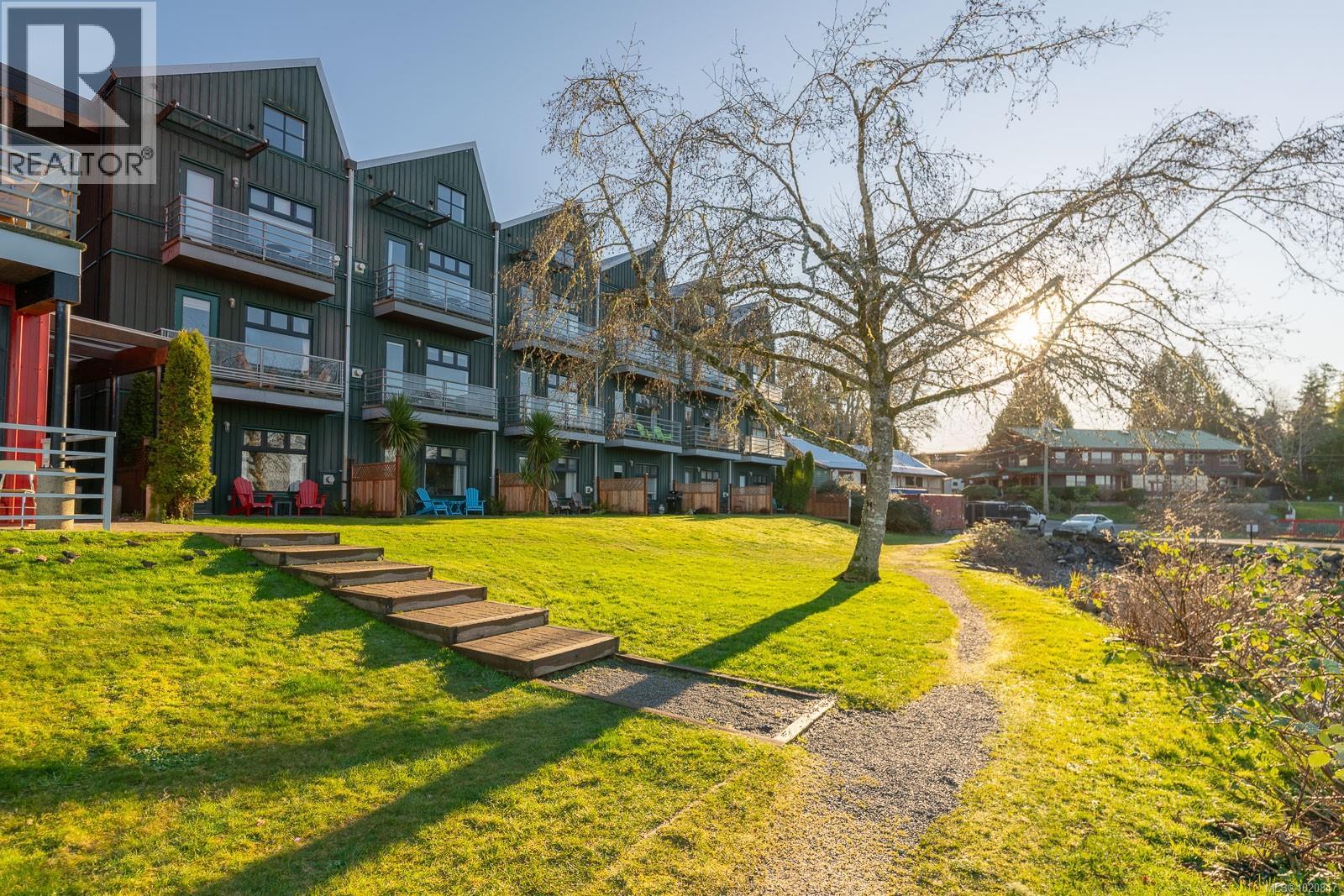 208 230 Main St, Tofino