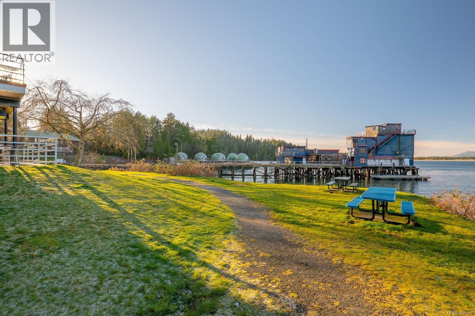 208 230 Main St, Tofino