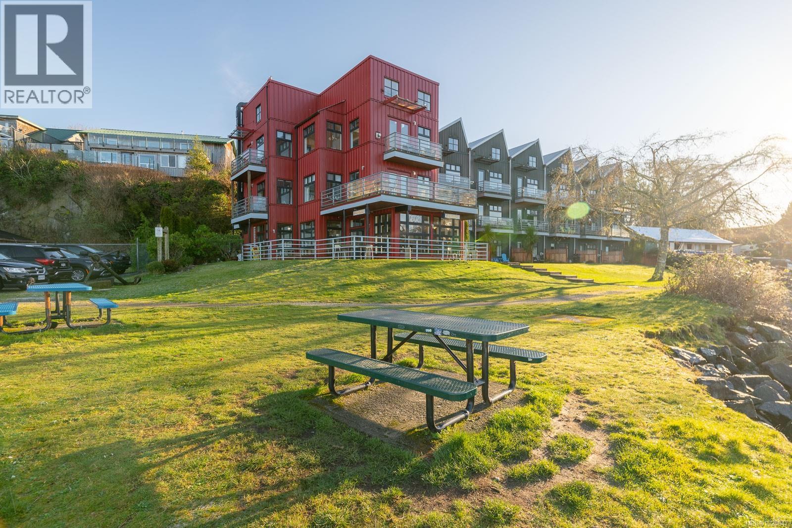 208 230 Main St, Tofino