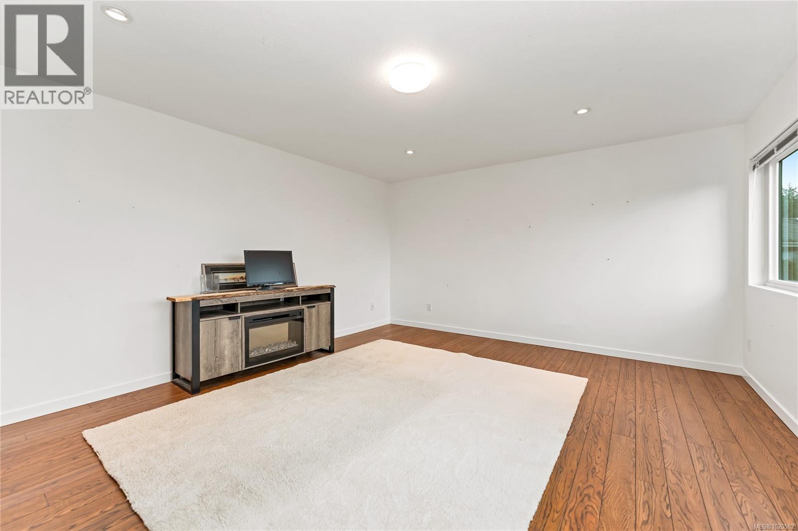 5198 Beckton Rd, Saanich