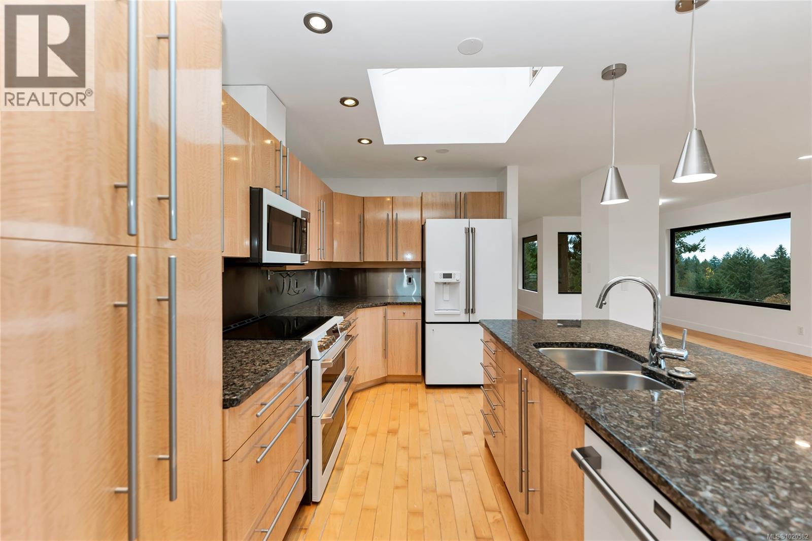 5198 Beckton Rd, Saanich