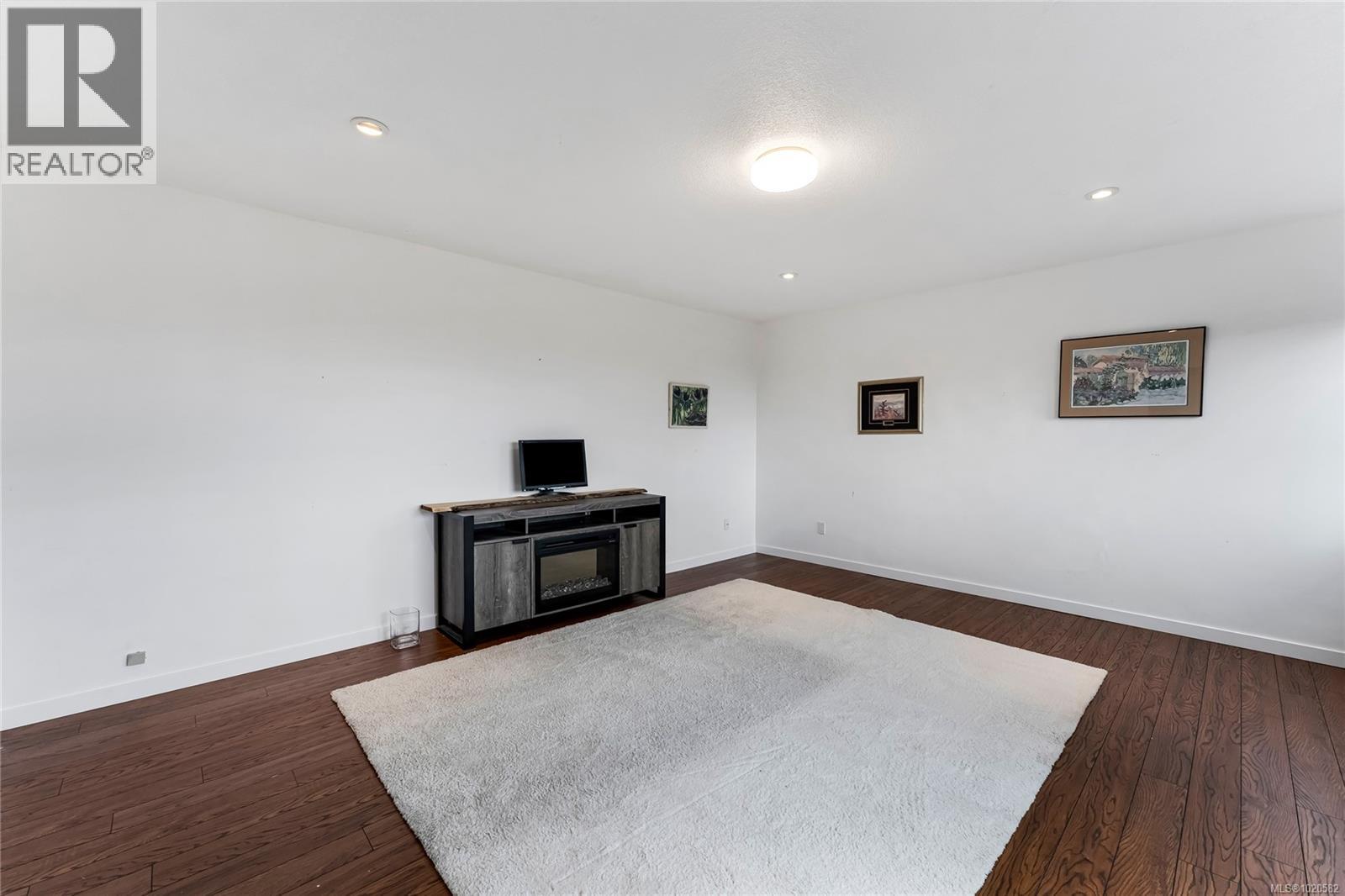 5198 Beckton Rd, Saanich