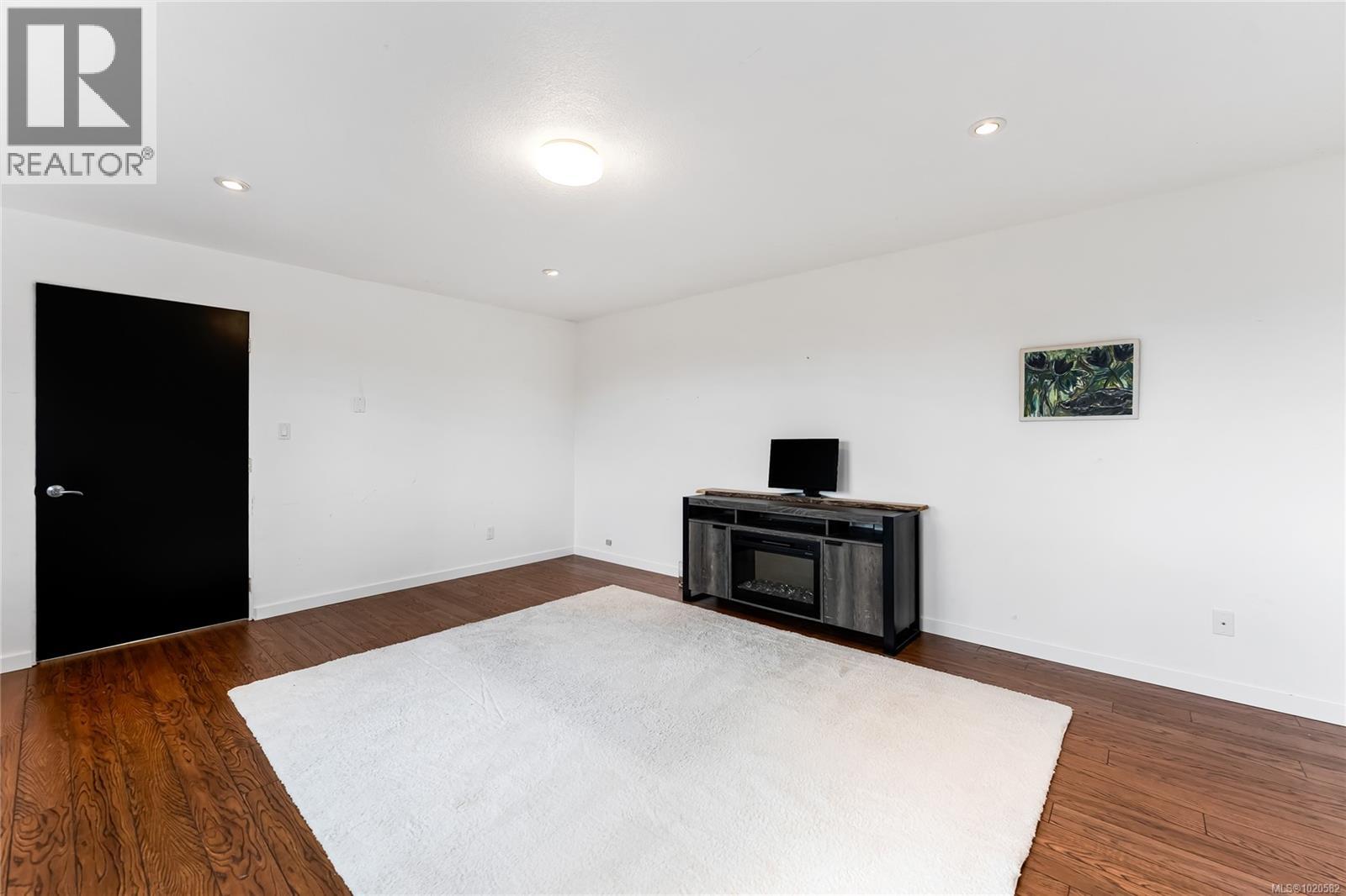 5198 Beckton Rd, Saanich