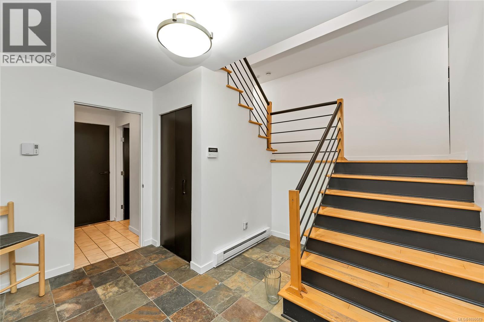 5198 Beckton Rd, Saanich