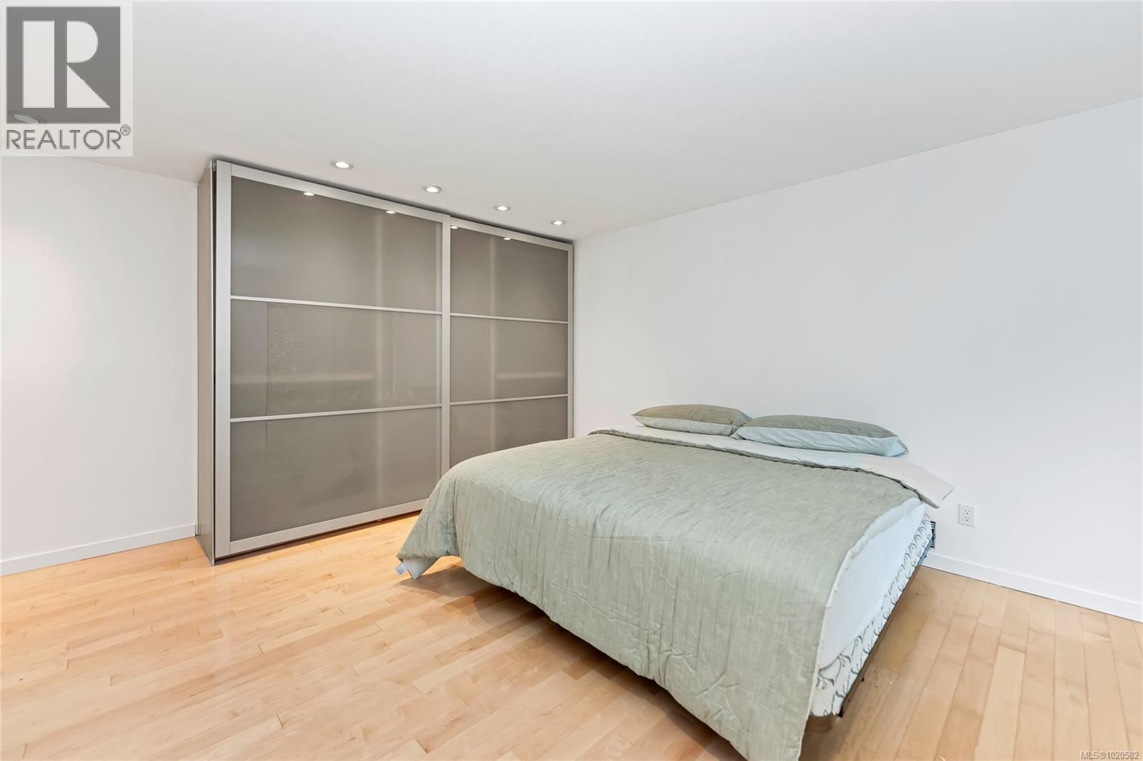 5198 Beckton Rd, Saanich