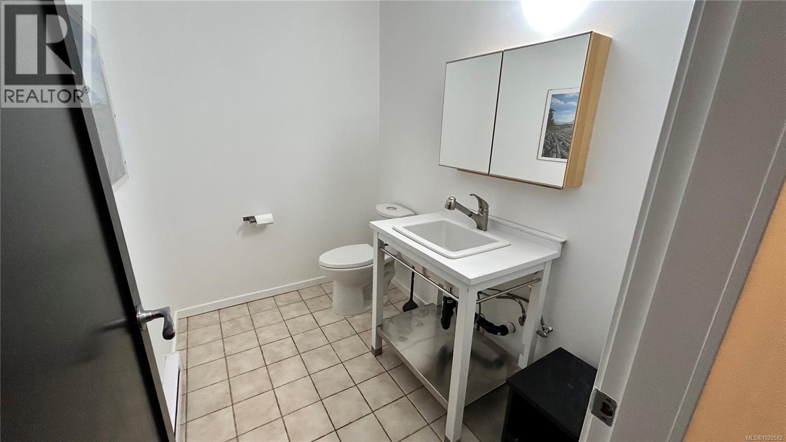 5198 Beckton Rd, Saanich