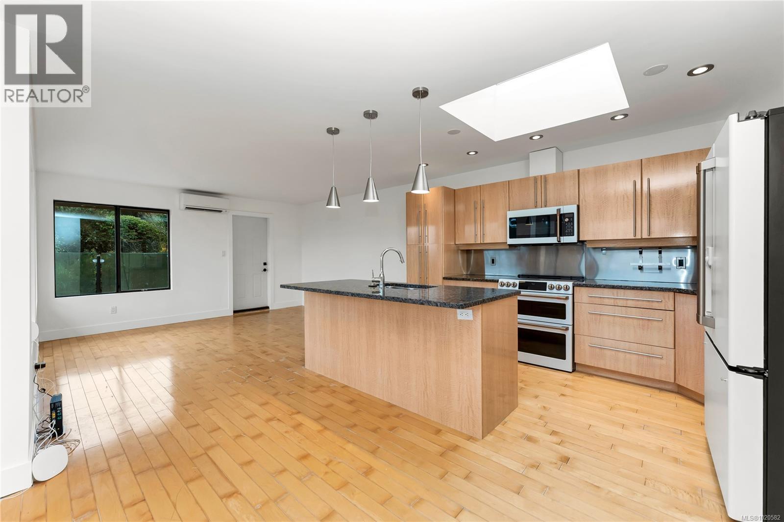 5198 Beckton Rd, Saanich