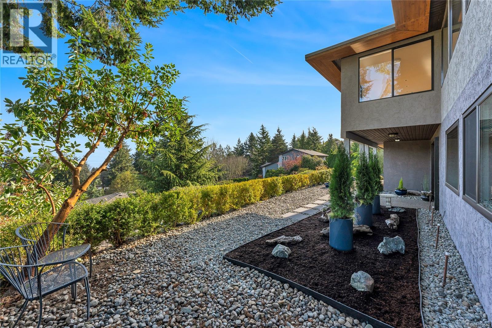 5198 Beckton Rd, Saanich