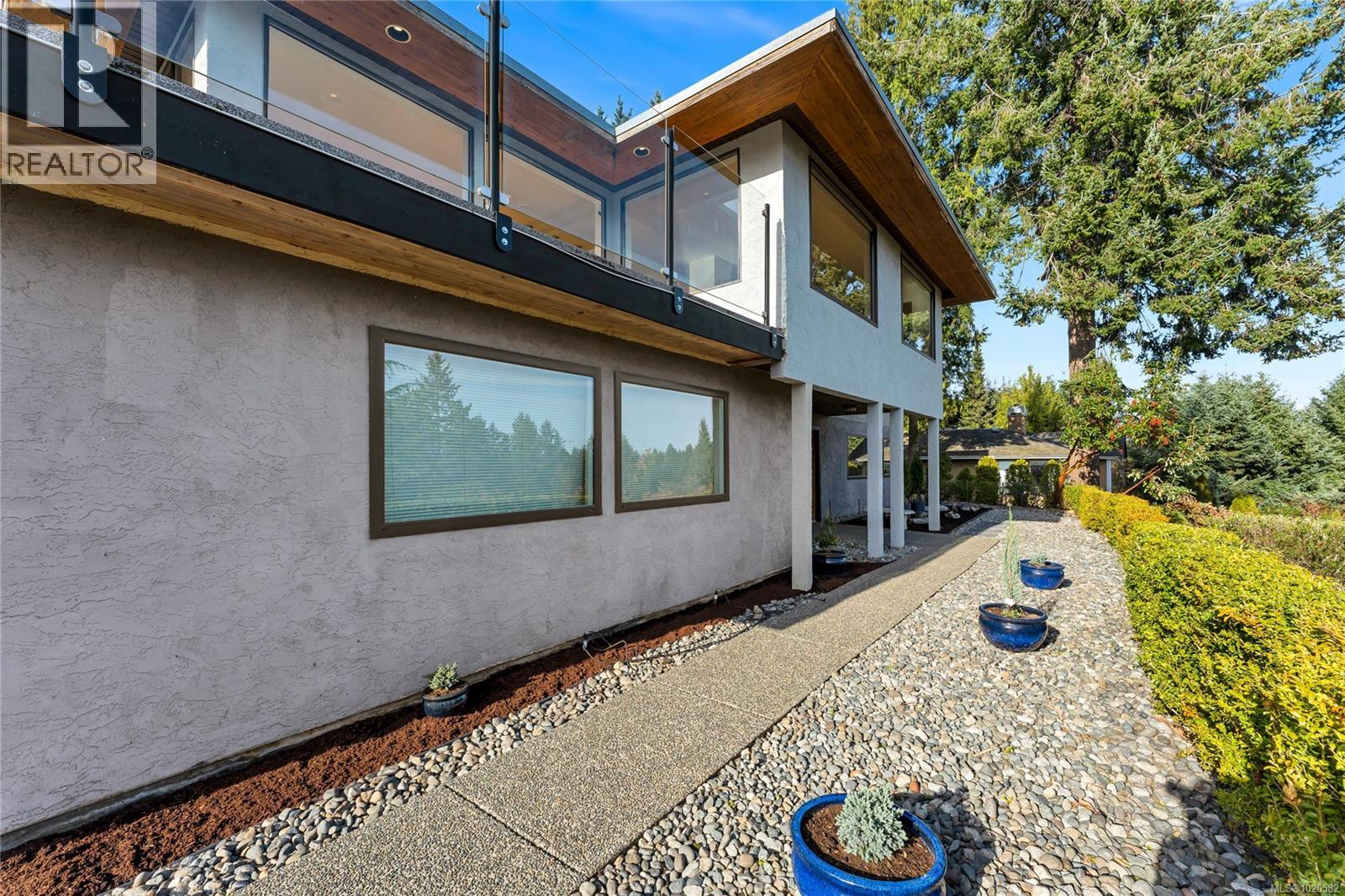 5198 Beckton Rd, Saanich