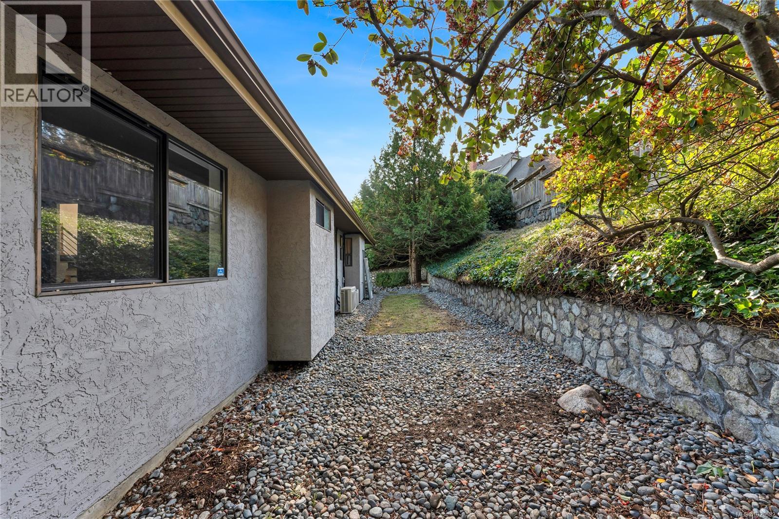 5198 Beckton Rd, Saanich