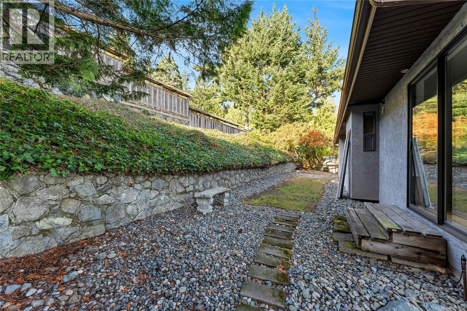 5198 Beckton Rd, Saanich