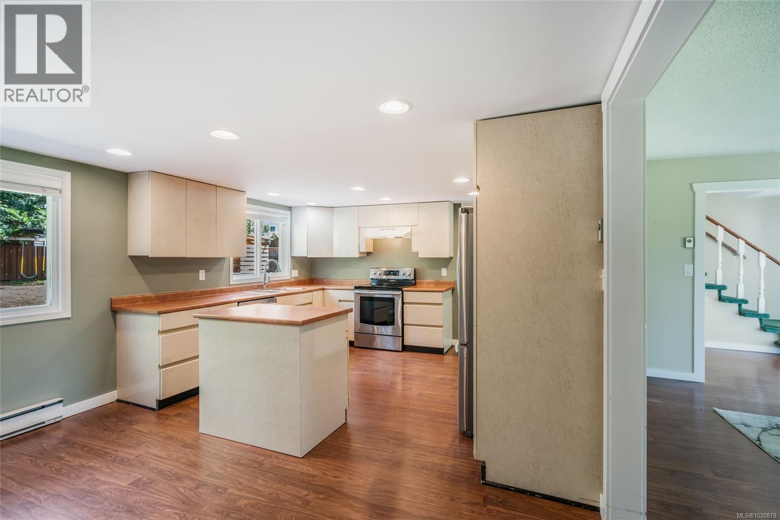 338 McKinnon St, Parksville