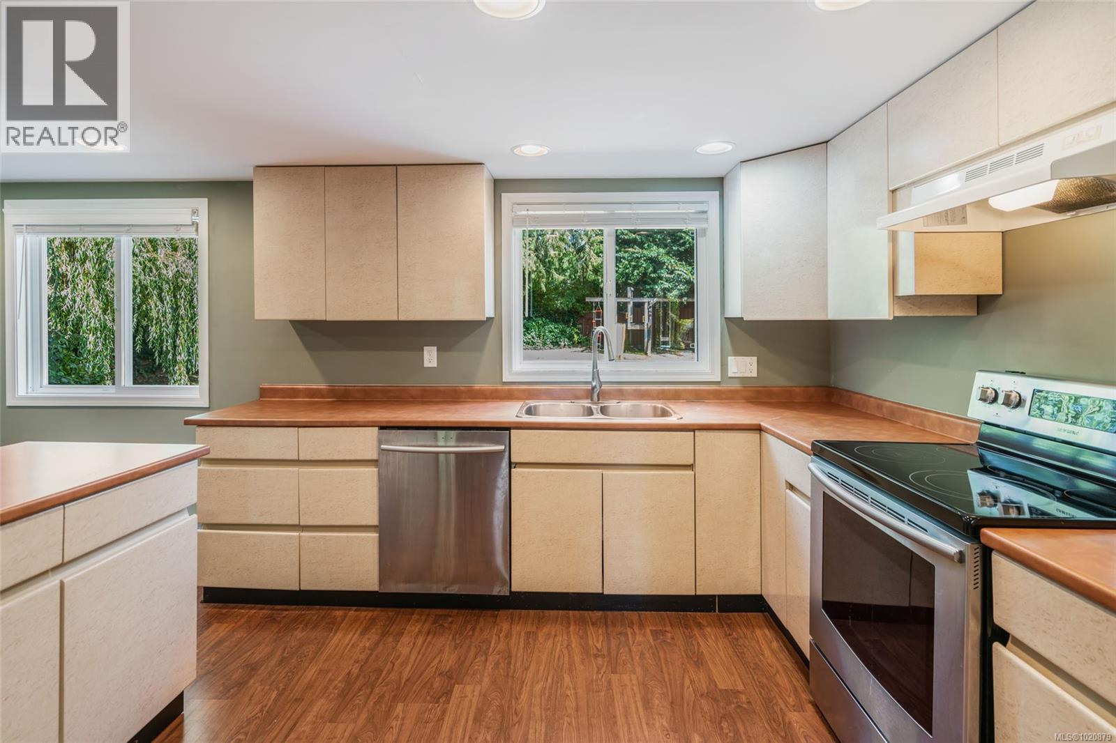 338 McKinnon St, Parksville