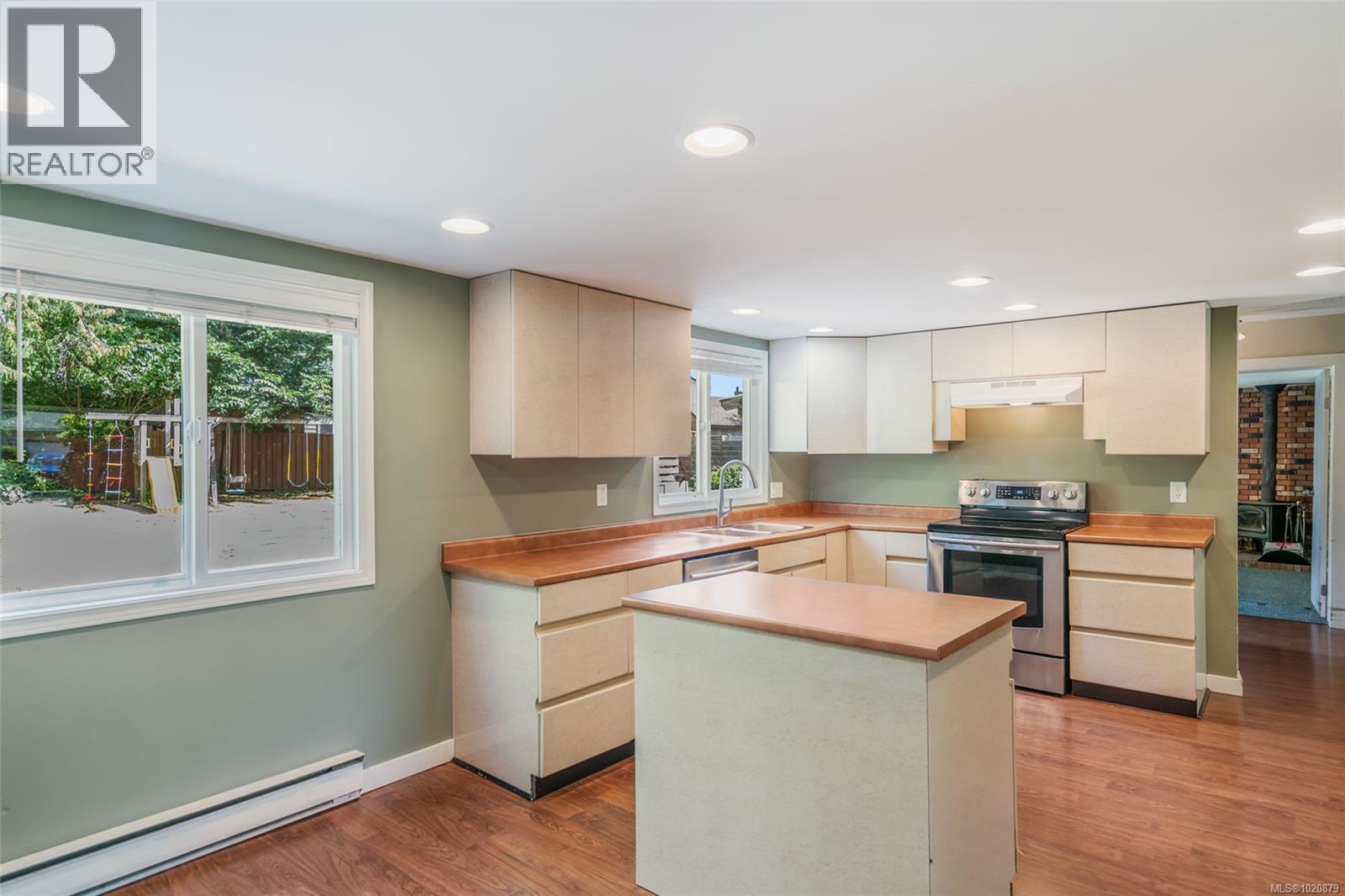 338 McKinnon St, Parksville