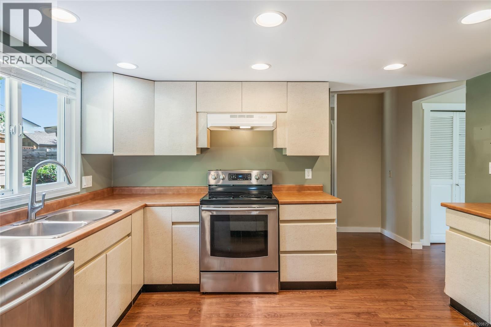 338 McKinnon St, Parksville