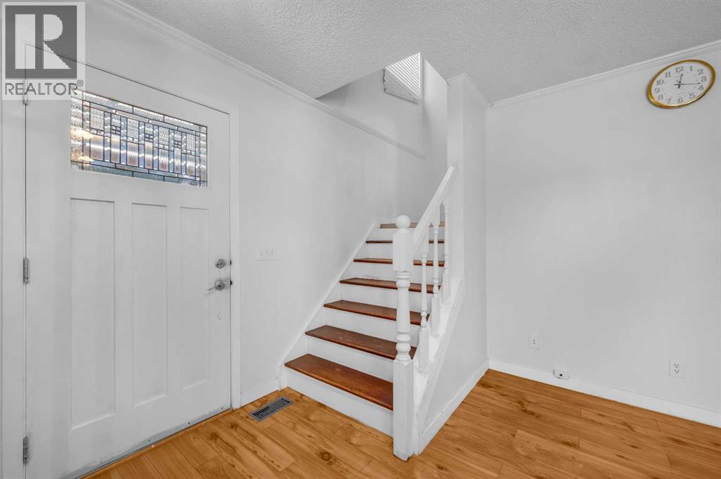 Single Family House for Sale in  Templehill Drive NE Temple Calgary 