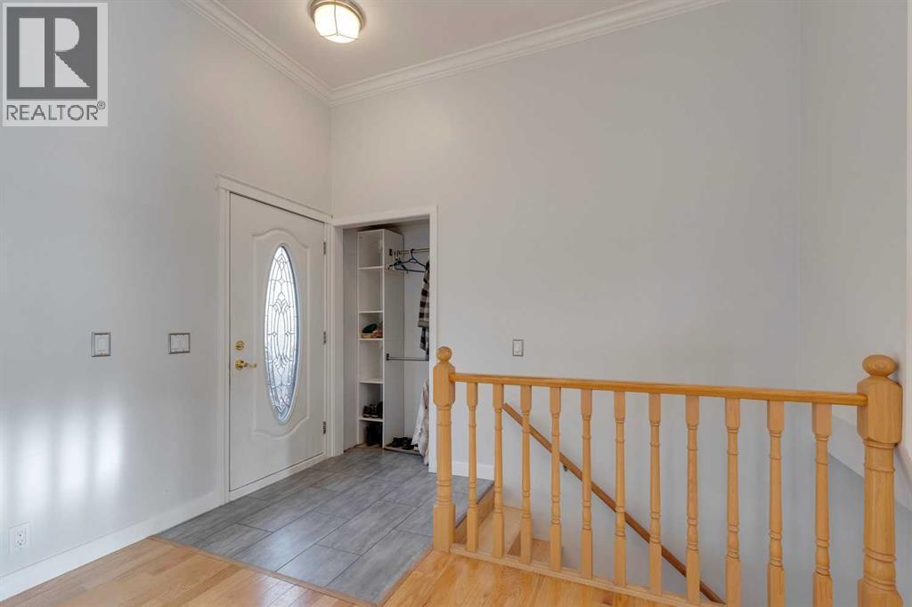 Single Family House 3 Level for Sale in  Bermuda Place NW Beddington Heights Calgary 