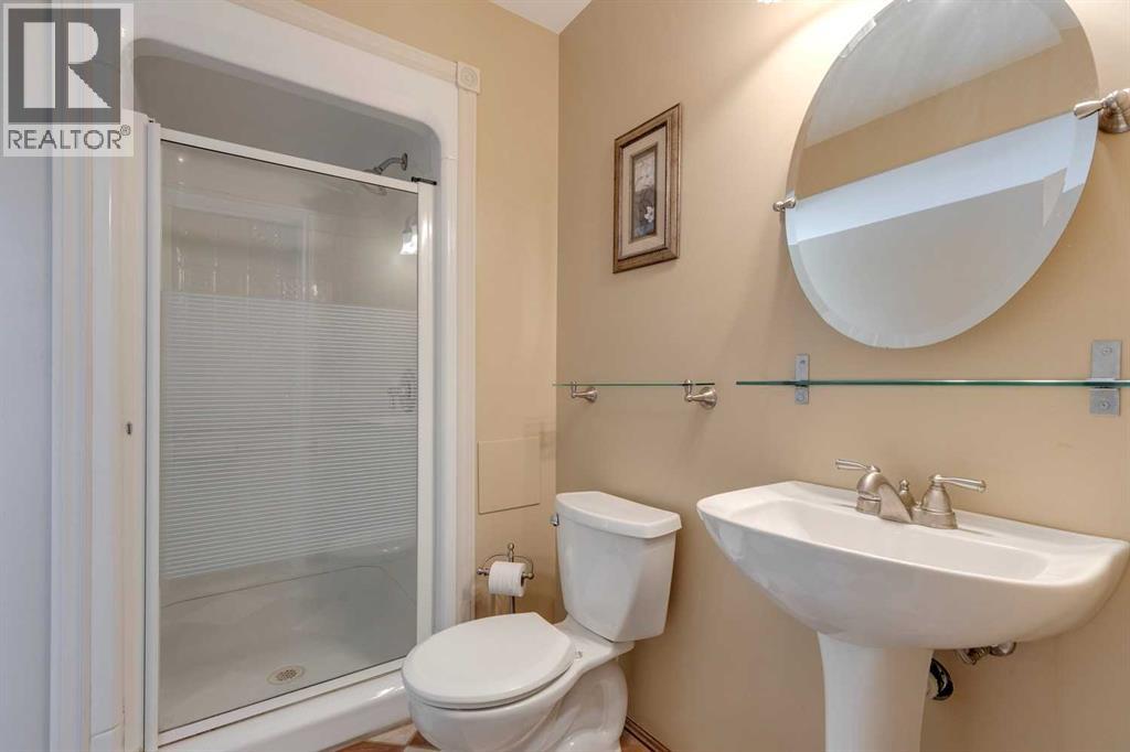 Single Family House 3 Level for Sale in  Bermuda Place NW Beddington Heights Calgary 