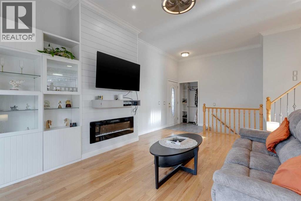 Single Family House 3 Level for Sale in  Bermuda Place NW Beddington Heights Calgary 