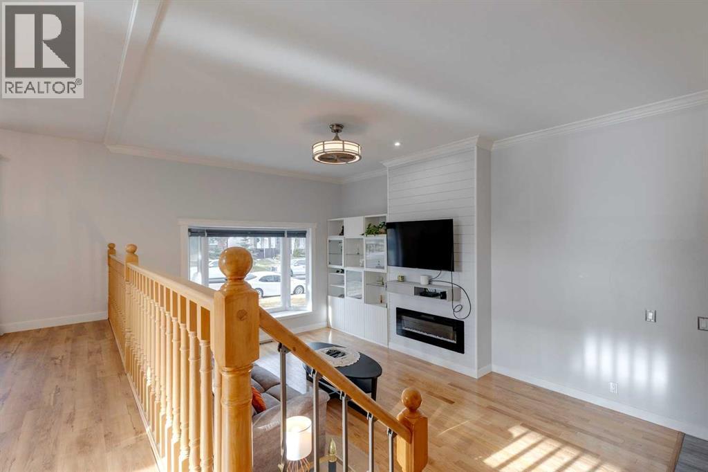 Single Family House 3 Level for Sale in  Bermuda Place NW Beddington Heights Calgary 