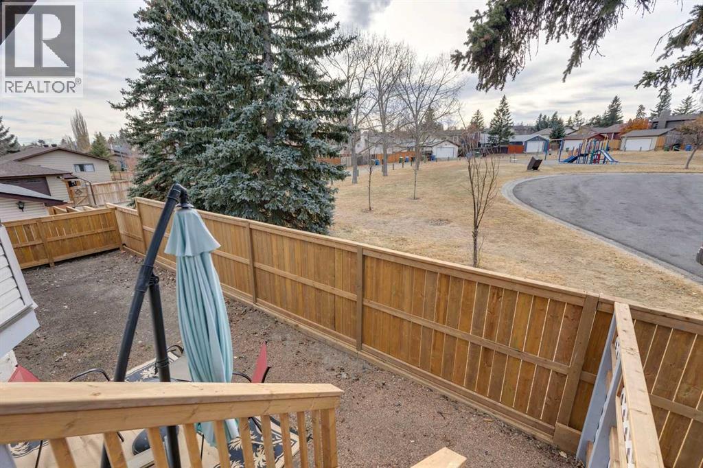 Single Family House 3 Level for Sale in  Bermuda Place NW Beddington Heights Calgary 