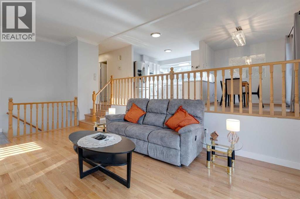 Single Family House 3 Level for Sale in  Bermuda Place NW Beddington Heights Calgary 