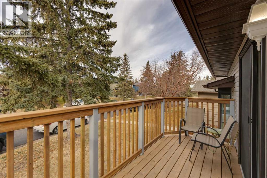Single Family House 3 Level for Sale in  Bermuda Place NW Beddington Heights Calgary 