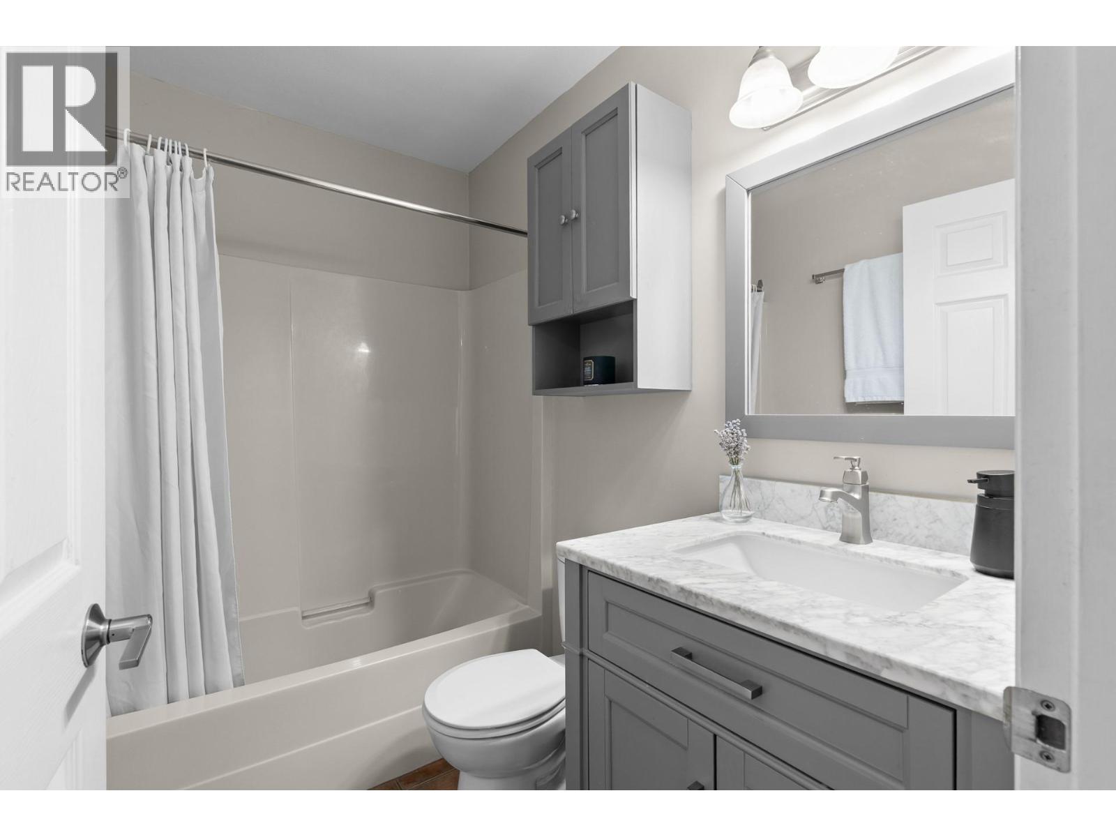 207 7310 Main Street, Osoyoos