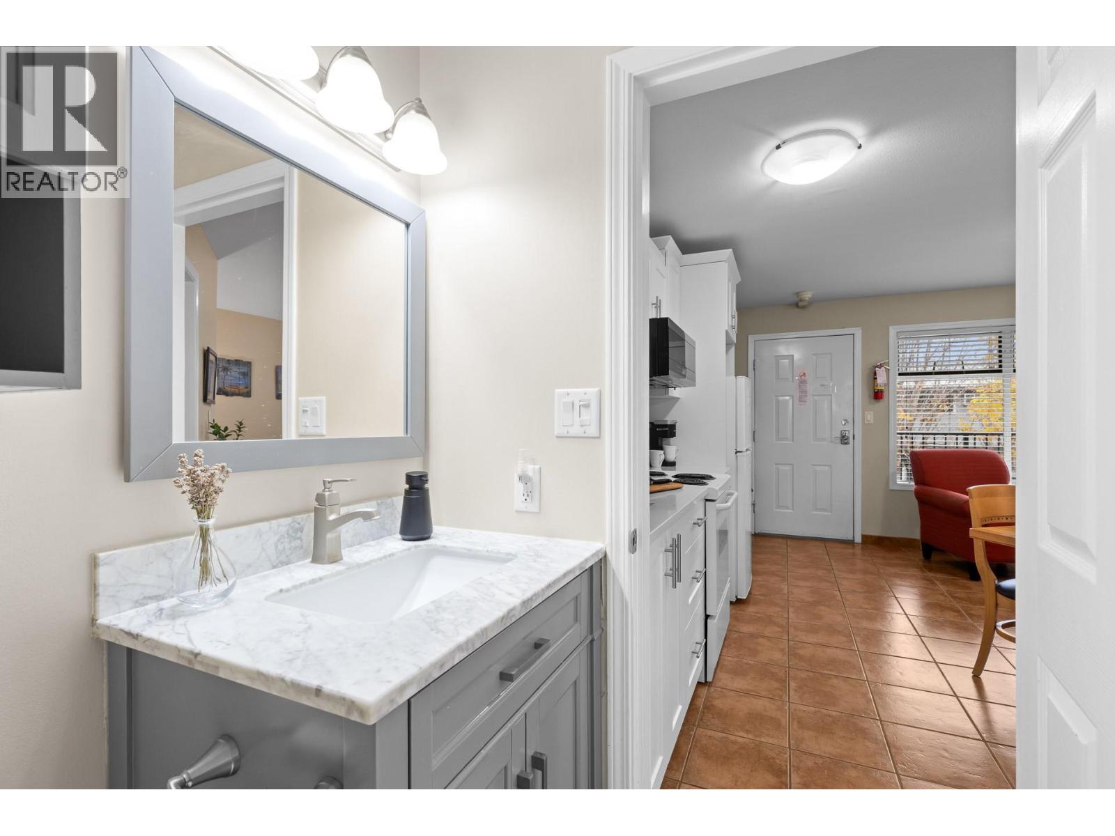 207 7310 Main Street, Osoyoos