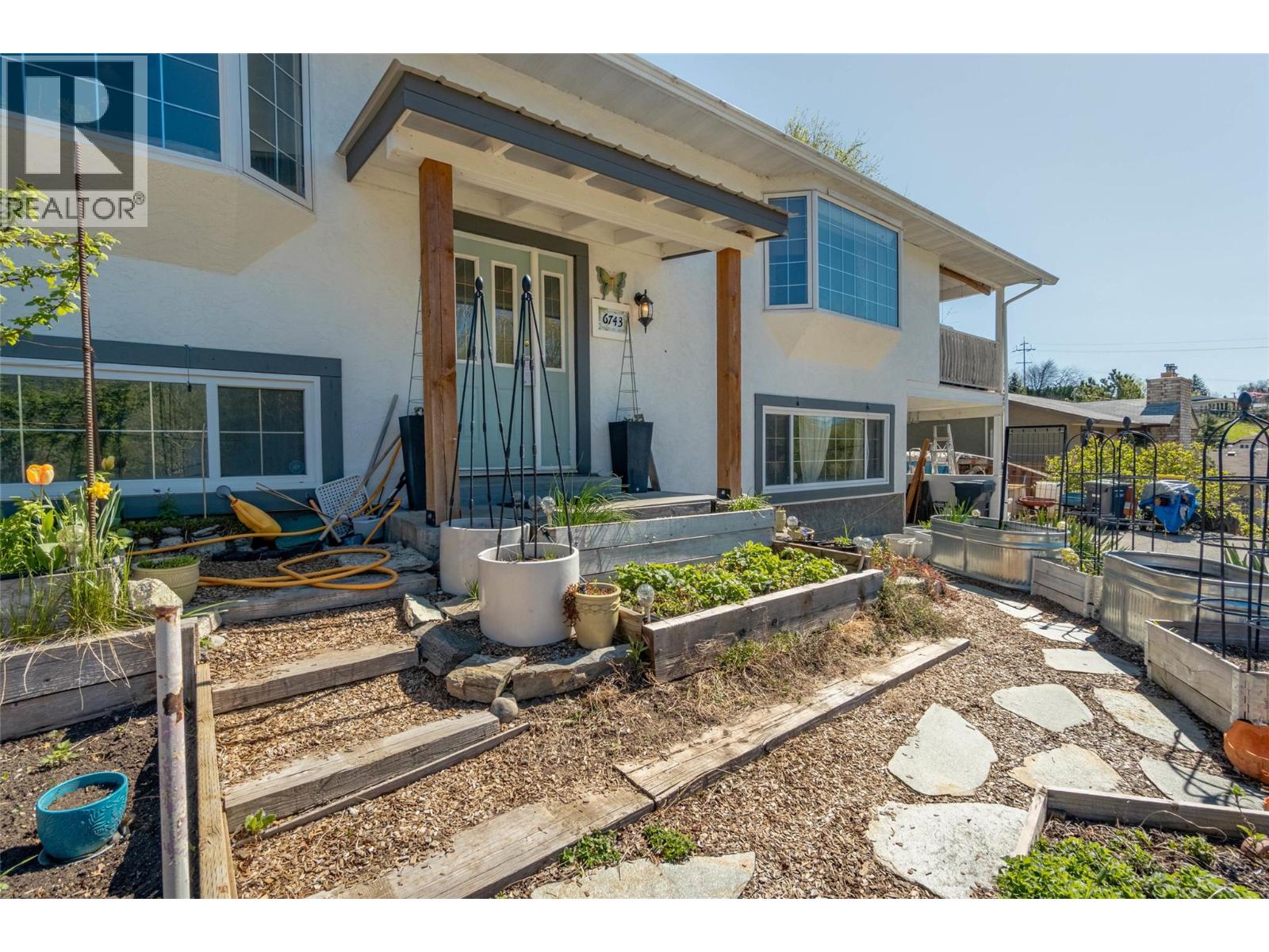 6743 Meadows Drive, Oliver