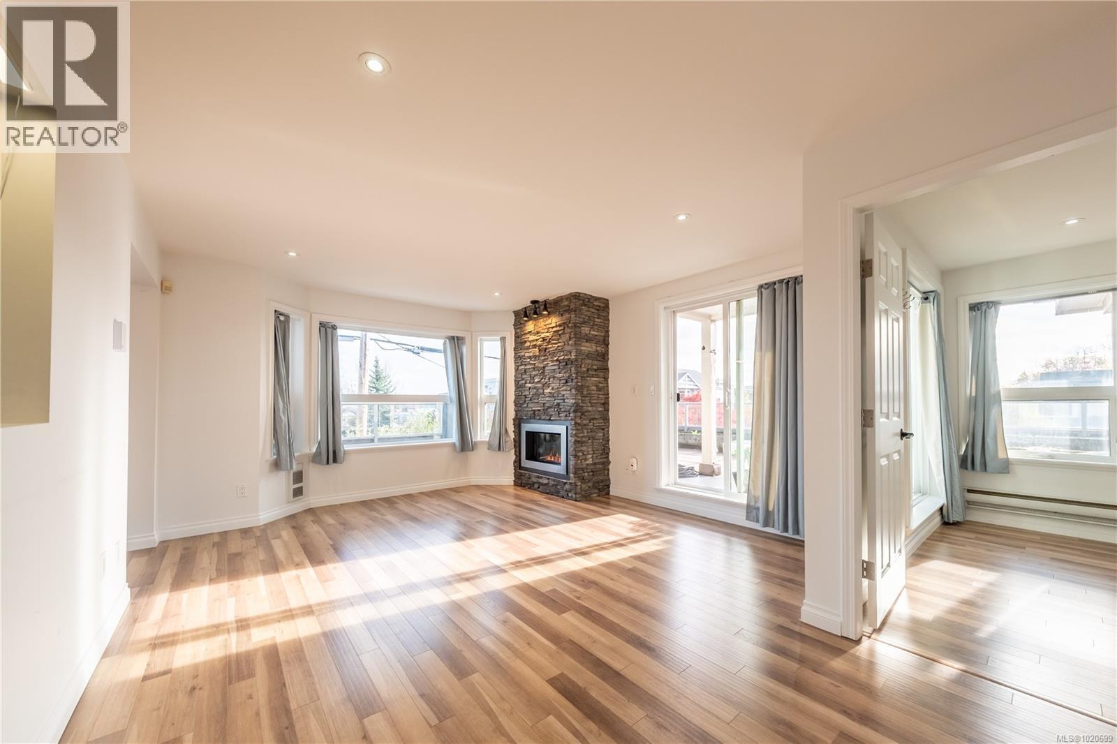 201 327 Prideaux St, Nanaimo