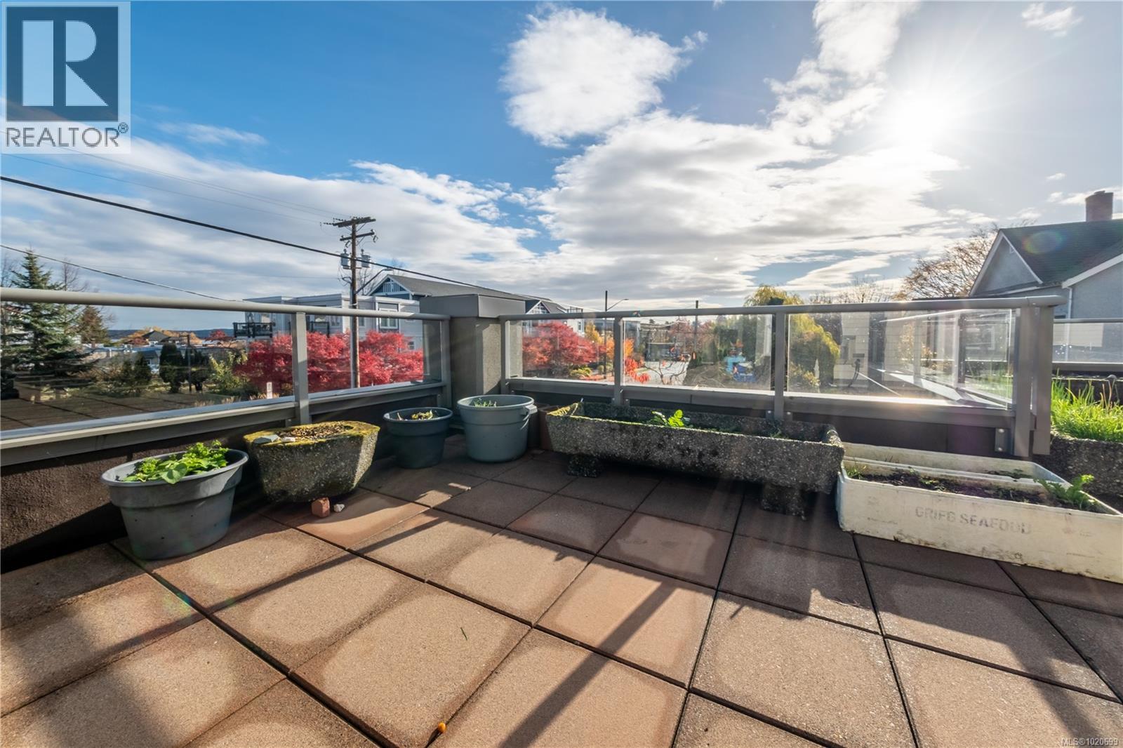 201 327 Prideaux St, Nanaimo